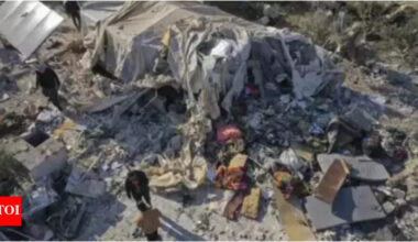 Air strikes target bridge between Homs and Hama amid ongoing Syrian civil war