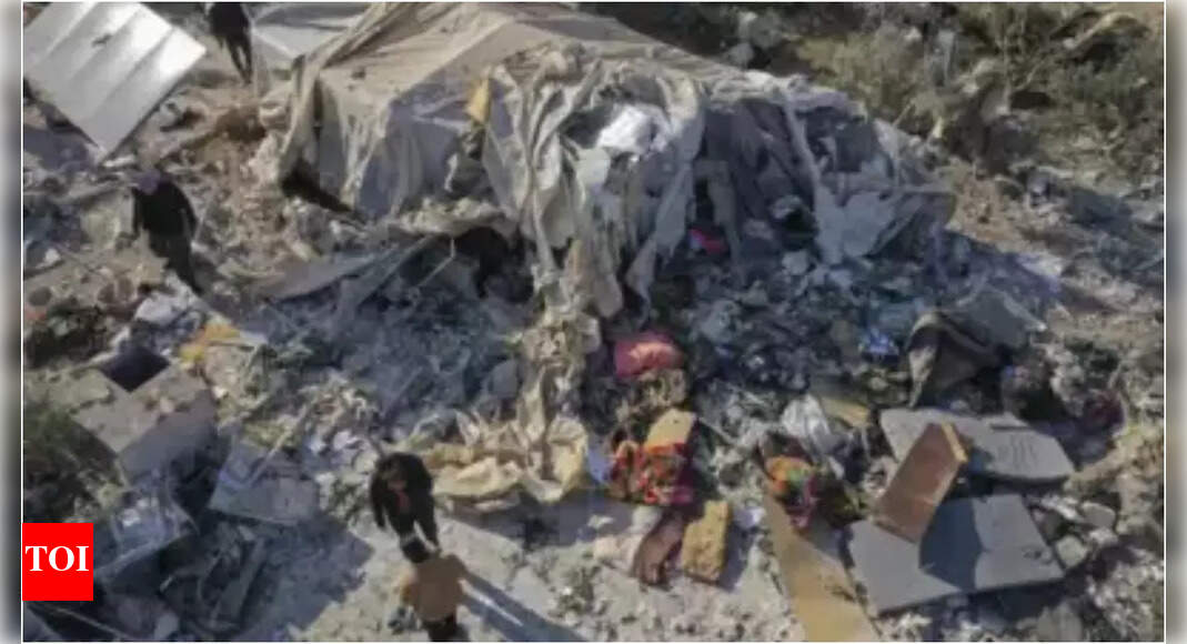 Air strikes target bridge between Homs and Hama amid ongoing Syrian civil war