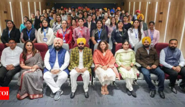 CM Mann flags off 72 teachers for Finland training | Chandigarh News