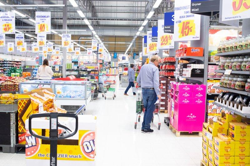 Oppfordrer til boikott av store dagligvarekjeder i Sverige: – Folk står på kne