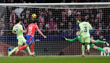 De un saque de arco: gol de Julián Álvarez y de Atlético Madrid ante Barcelona por LaLiga