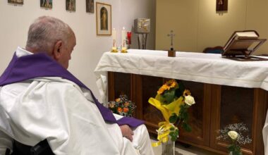 Vaticaan deelt voor het eerst sinds ziekenhuisopname foto van de paus
