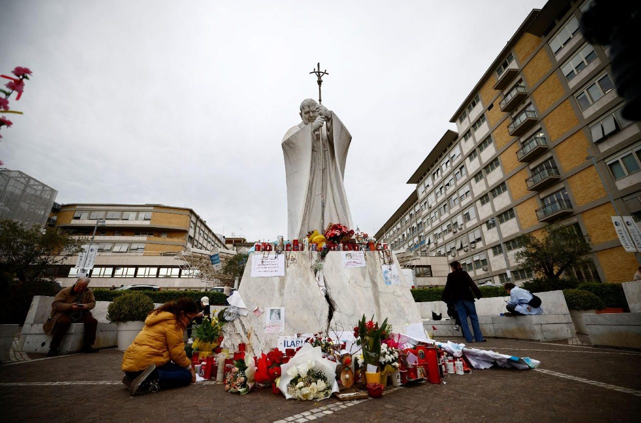 Pope remains in stable condition with slight improvement