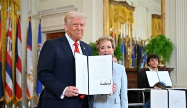 Trump tekent voor afschaffing ministerie van Onderwijs, kan dat zomaar?