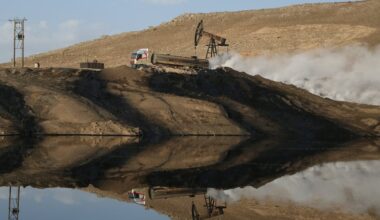 Western sanctions relief will not bring big oil firms back to Syria immediately, analysts say