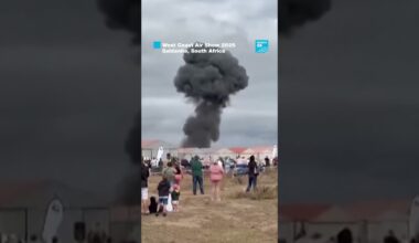South Africa: Plane crashes during air show  • FRANCE 24 English