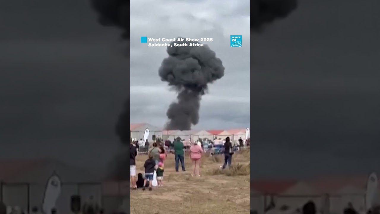 South Africa: Plane crashes during air show  • FRANCE 24 English