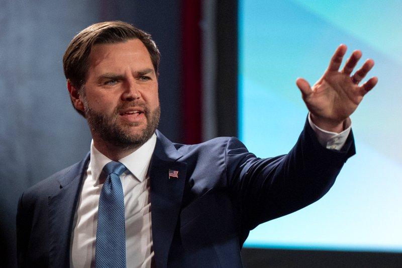 USAs visepresident sier han blir med kona til Grønland