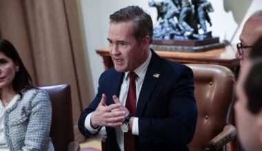 Trump en Waltz pogen 'Signal-gate' klein te maken en vinden excuses onnodig
