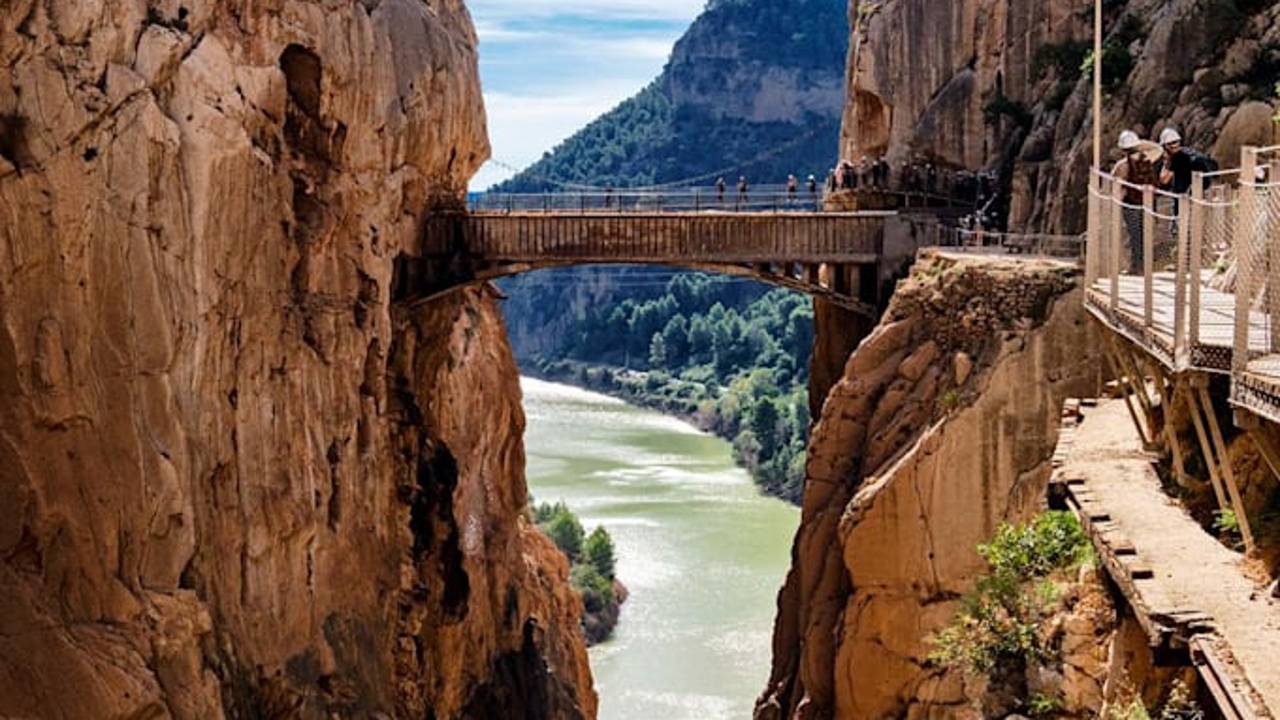 El puente colgante peatonal más grande de España: una experiencia única