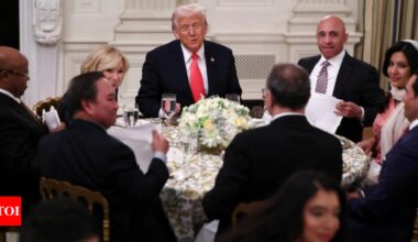 'Ramadan Mubarak': Donald Trump hosts Iftar dinner at White House; watch video | World News