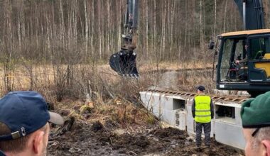Army vehicle continues to sink into bog as Navy divers search for 4 US soldiers in Lithuania