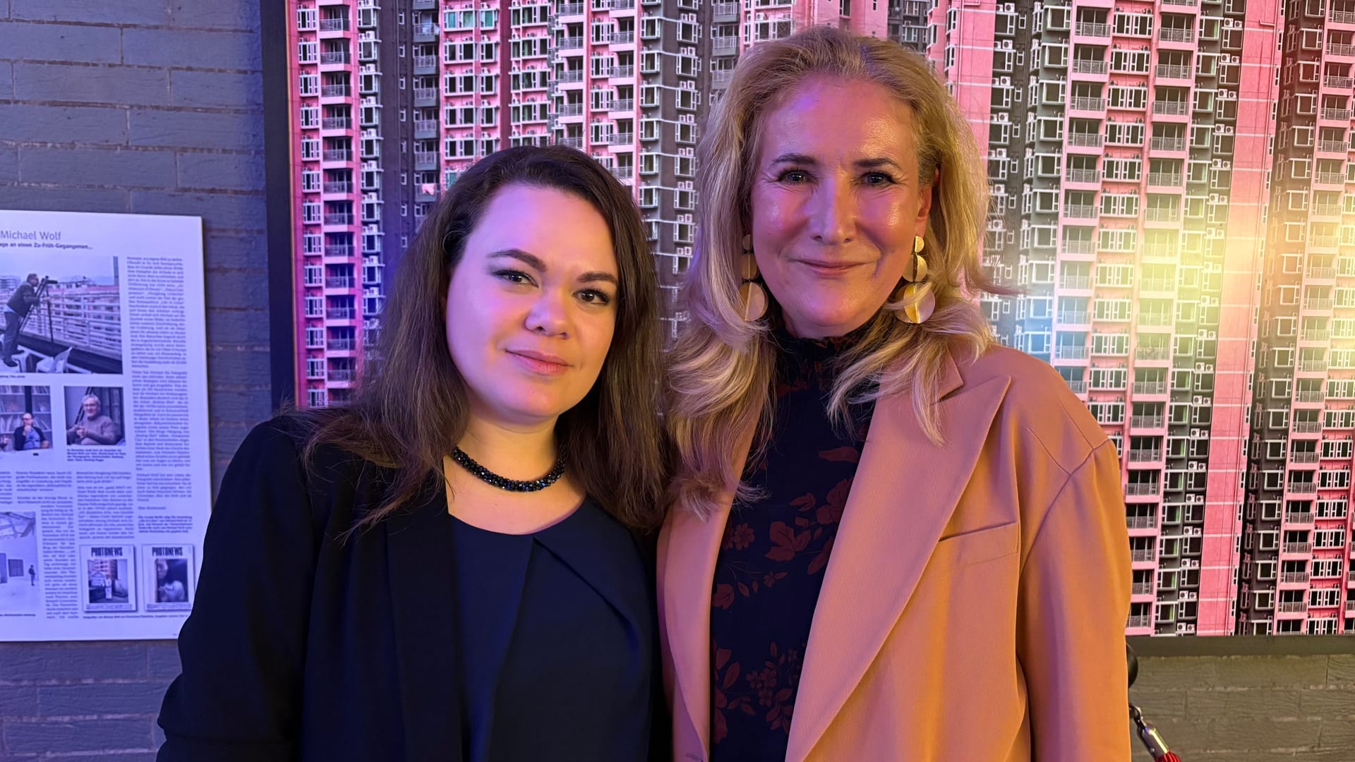 Jenny Havemann (l.) und Susanne Glass: Die beiden Freundinnen streiten sich gerne leidenschaftlich über die Krise in Nahost.