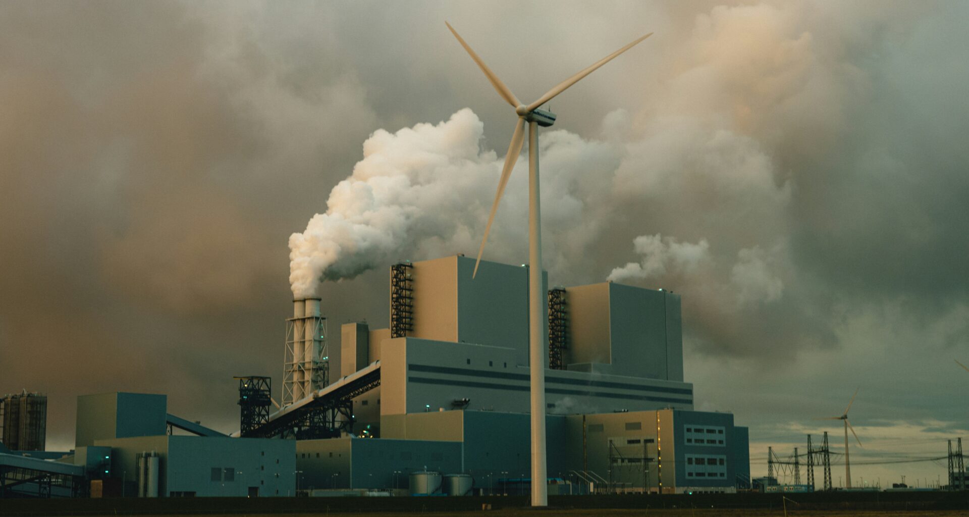 UK sees 4% drop in carbon emissions as gas and coal use declines