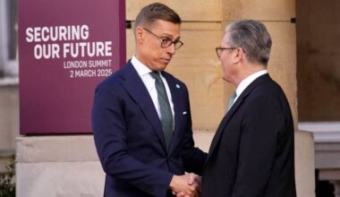 Presidentti Alexander Stubb tapasi Lontoossa Britannian pääministerin Keir Starmerin. LEHTIKUVA / AFP
