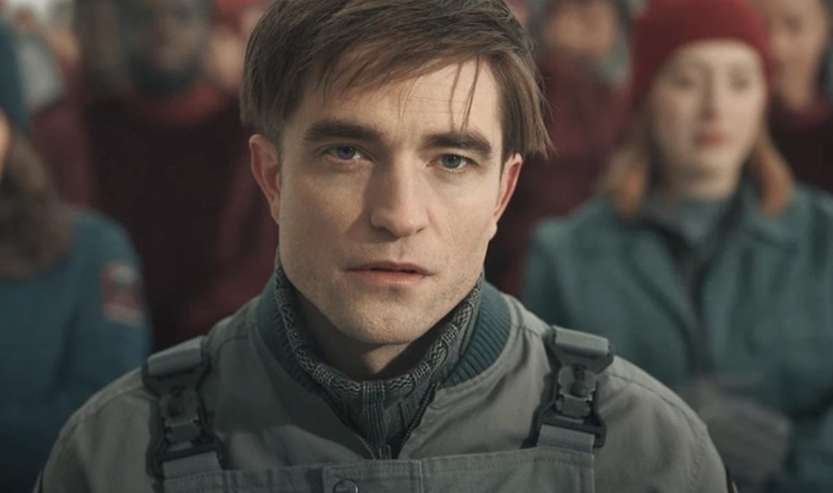 MAALT MINEMA: Mickey Barnes (Robert Pattinson) asub kosmoselaevale, mis läheb Nilfheimi planeedile.