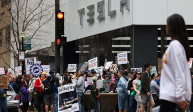 Hundreds gather at Chicago Tesla dealership to protest Elon Musk