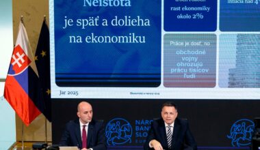 Pictured from left: Chief Economist of the National Bank of Slovakia, Michal Horváth, and Governor of the National Bank of Slovakia, Peter Kažimír, during a press conference on the National Bank of Slovakia’s Spring 2025 Economic and Monetary Developments, held in Bratislava on 25 March 2025.