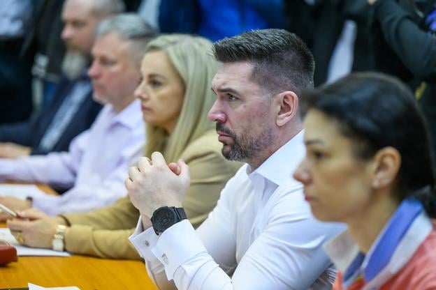 Agriculture Minister Richard Takáč (second from right, Smer) during a meeting of the Central Crisis Team in Bratislava on 30 March 2025, convened to coordinate measures against the spread of the highly contagious foot-and-mouth disease (FMD).