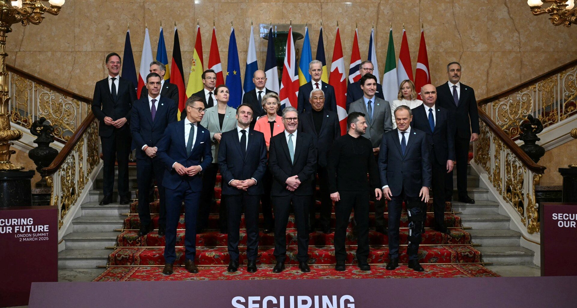 Starmer says ‘coalition of the willing’ to present Ukraine peace plan to US | Russia-Ukraine war News