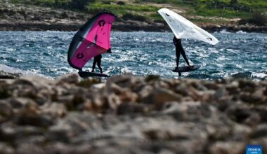 Kitesurfers seen off Bahar ic-Caghaq coast in Naxxar, Malta-Xinhua