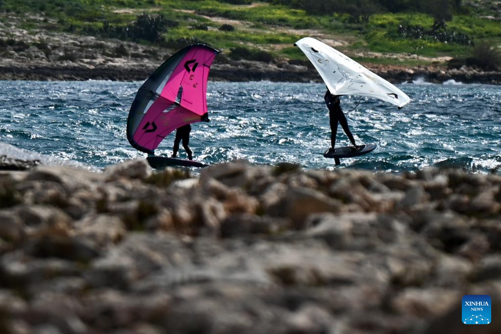 Kitesurfers seen off Bahar ic-Caghaq coast in Naxxar, Malta-Xinhua
