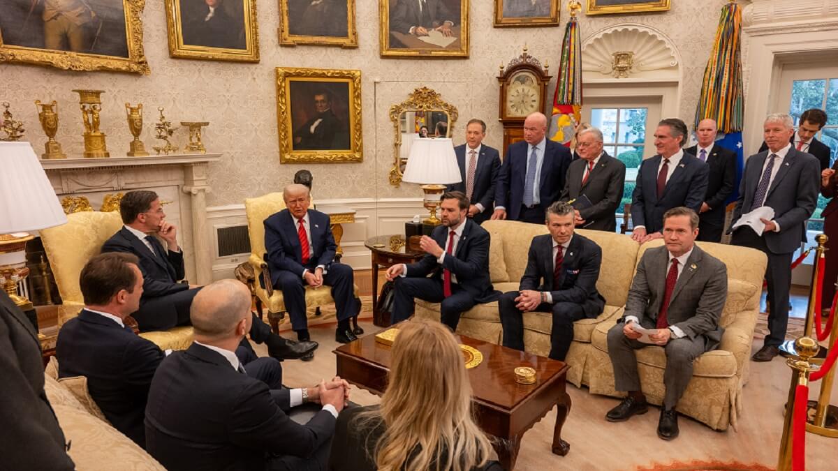 El secretario general de la OTAN, el holandés Mark Rutte, se entrevistó el 13 de marzo en el Despacho Oval con el presidente Trump, acompañado por su vicepresidente, el secretario de Defensa y el consejero de Seguridad Nacional - PHOTO/NATO
