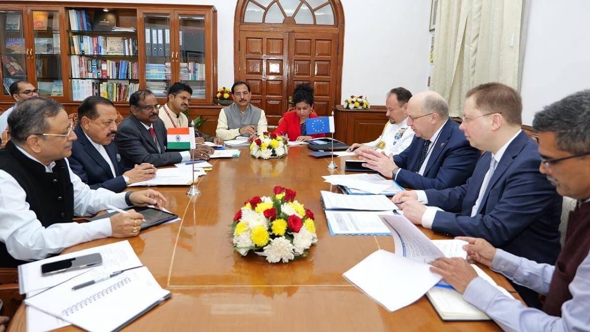 Bruselas aspira a que países como India sean beneficiarios de la iniciativa de rearmar Europa. El comisario de Defensa y Espacio, Kubilius, se reunió el 28 de febrero en Nueva Delhi con sus responsables de espacio - PHOTO/Andrius Kubilius X