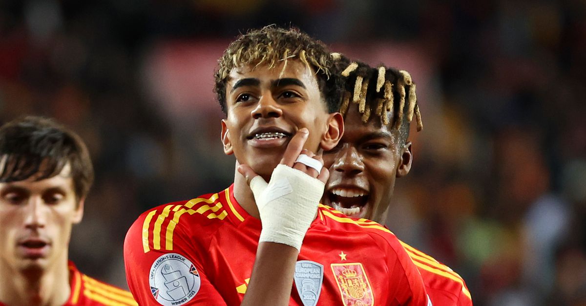 Barcelona wonderkid Lamine Yamal hits back at Rafael van der Vaart