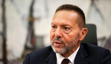 Στουρνάρας: Πώς θα αυξηθούν οι επενδύσεις στην Ελλάδα