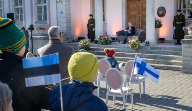 Gallery: 12-hour Kadriorg reading marathon marks Estonia's Native Language Day | news