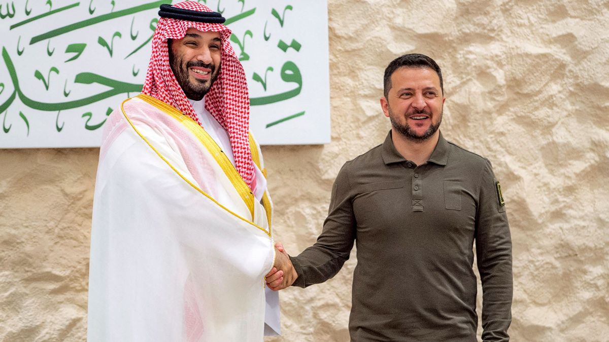 Zelensky to meet Saudi leader before US talks