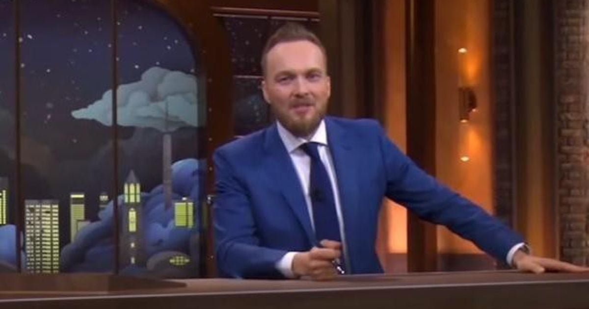 Arjen Lubach debuteert op RTL 4 met foute grap over The voice, kijkers snel klaar met ’irritante’ lachband - Telegraaf.nl