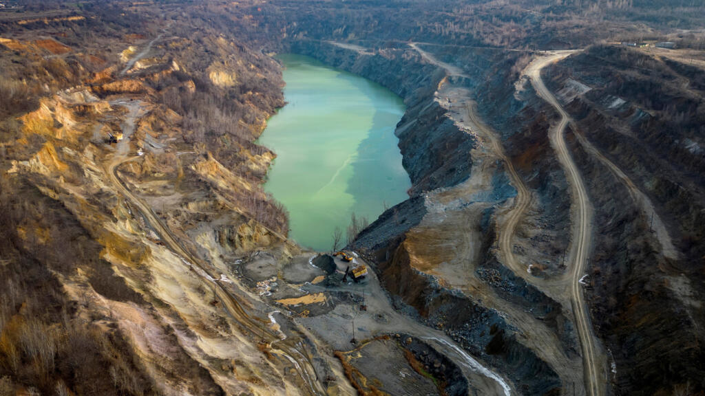 France and EU move to secure Ukraine minerals, as US pushes for deal