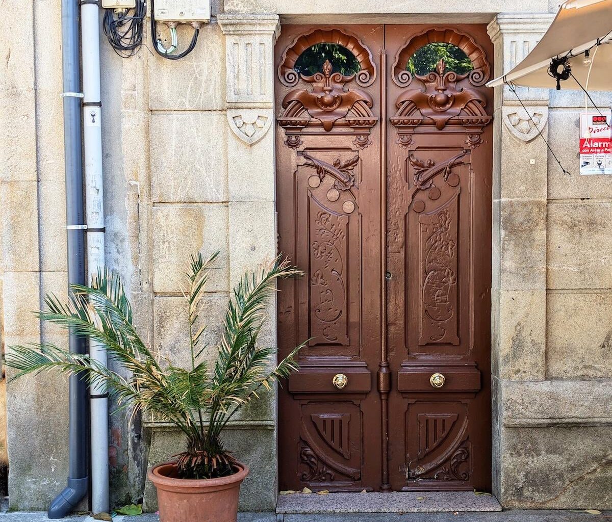 Gorgeous Wooden Door Spotted in Vigo