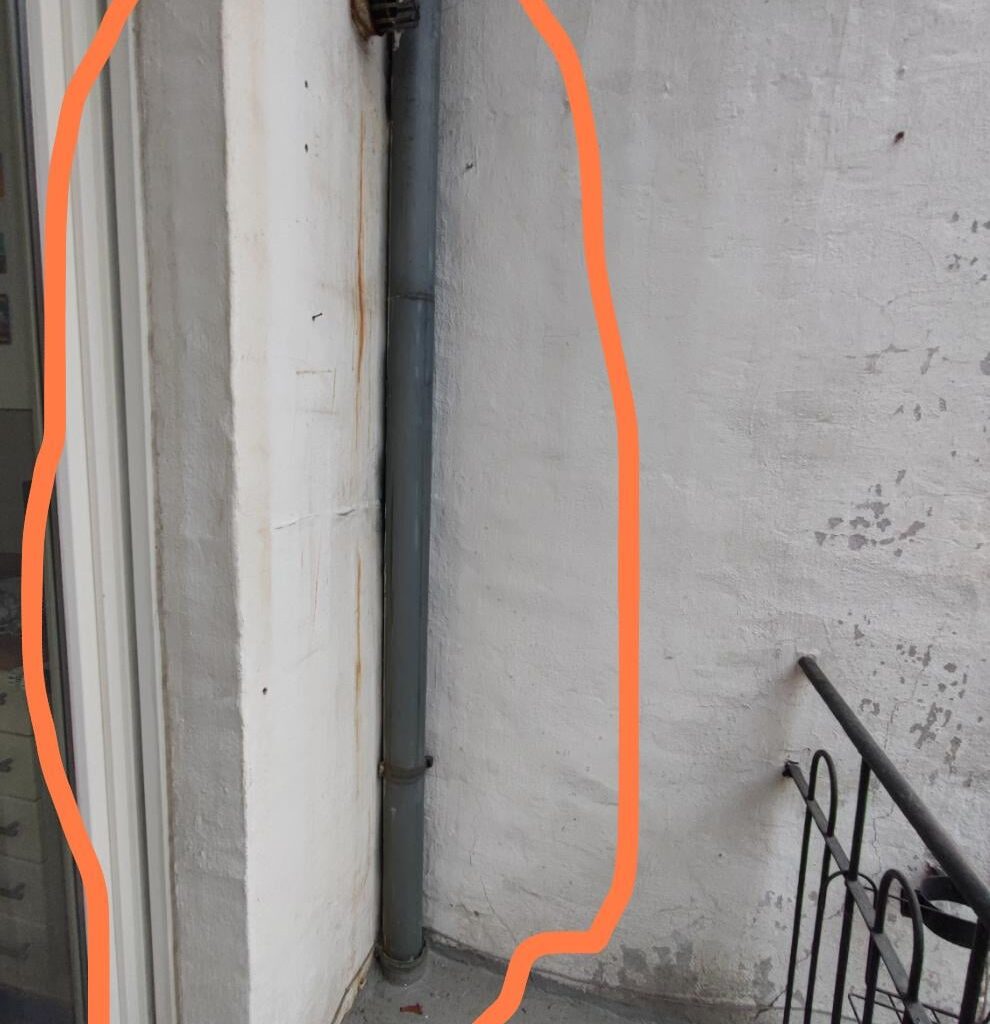 Habt ihr eine Idee wie ich diese Wand begrünen oder anderweitig kaschieren/schöner machen kann?