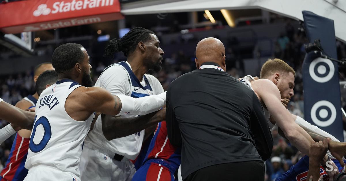 V ligi NBA zapele pesti, izključenih kar pet košarkarjev in dva trenerja #video