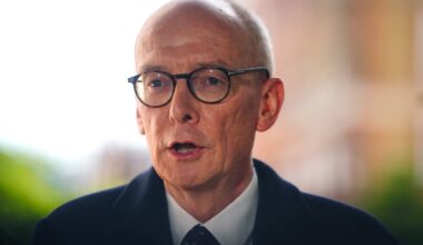 Minister vows ‘life on sickness benefits to end’ as Labour looks to prevent rebellion