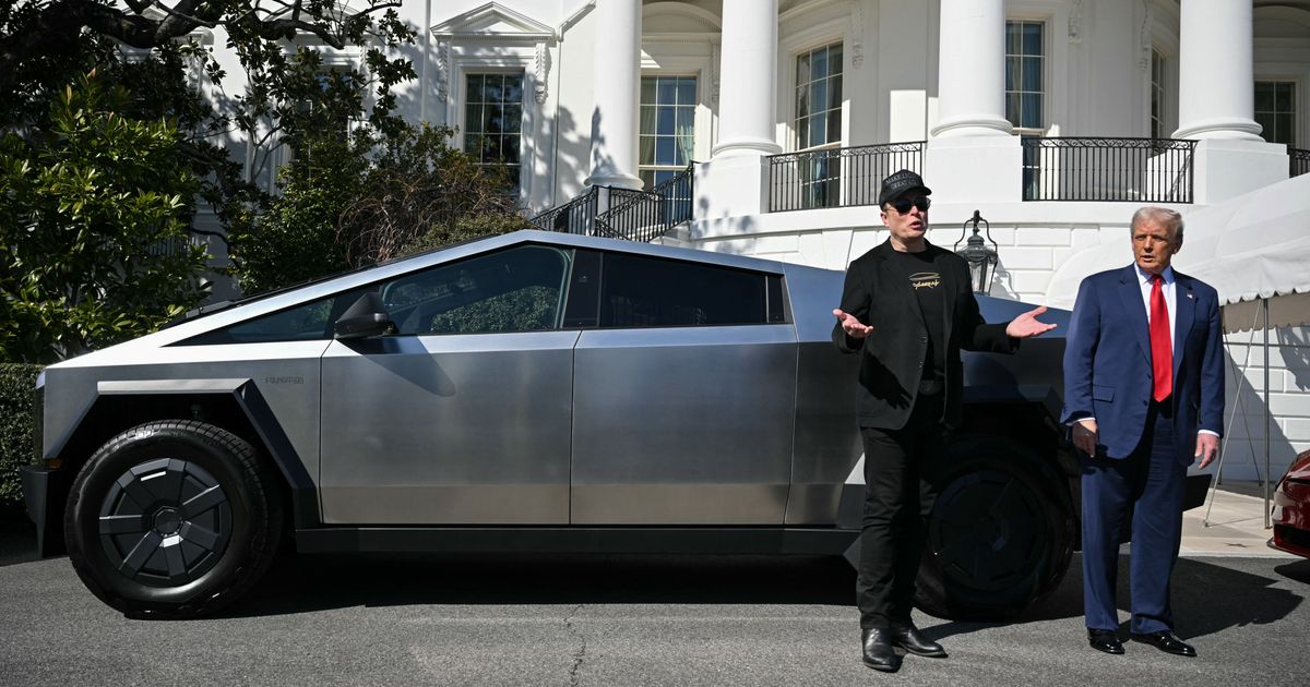 Bad Tesla News Keeps Piling Up: What’s Going Wrong