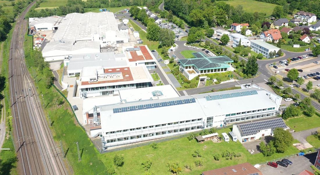 Die Woco Group kündigt an, bis 2027 die Werke in Bad Soden-Salmünster (Foto) und Steinau zu schließen.