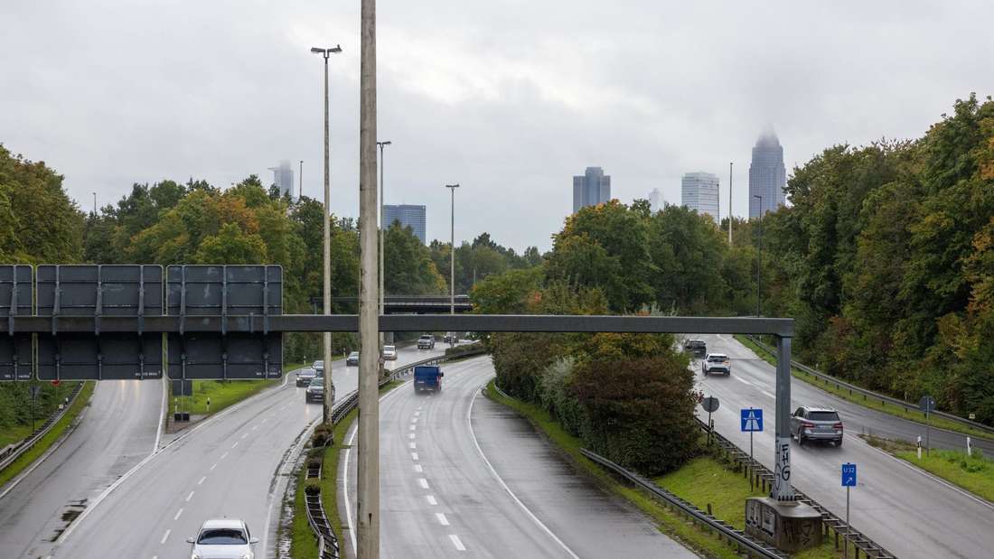 Der Miquelknoten verbindet die B8 mit der A66 und der Rosa-Luxemburg-Straße.
