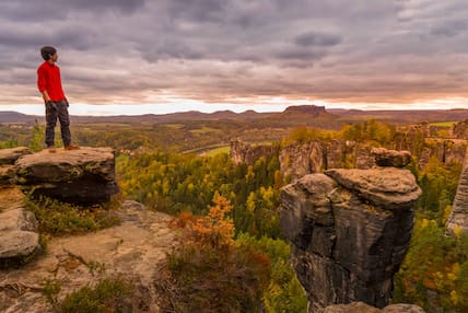 Aussicht vom Felsen „Große Gans“ Richtung Bastei im Nationalpark Sächsische Schweiz – so schön im Herbst!