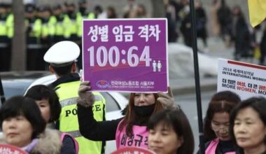 Outdated gender roles keep South Korea’s wage gap stubbornly high: labor union survey