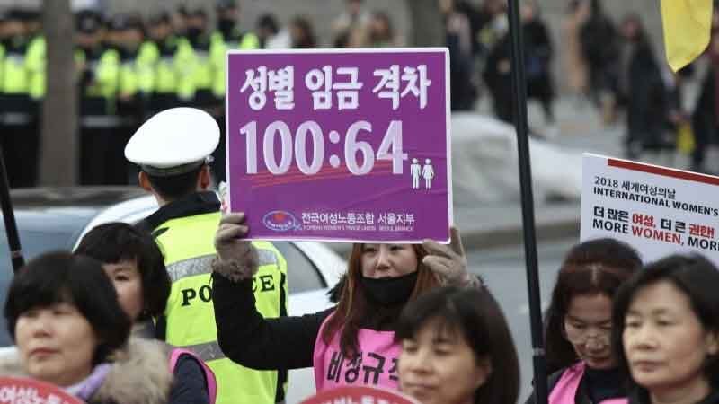 Outdated gender roles keep South Korea’s wage gap stubbornly high: labor union survey