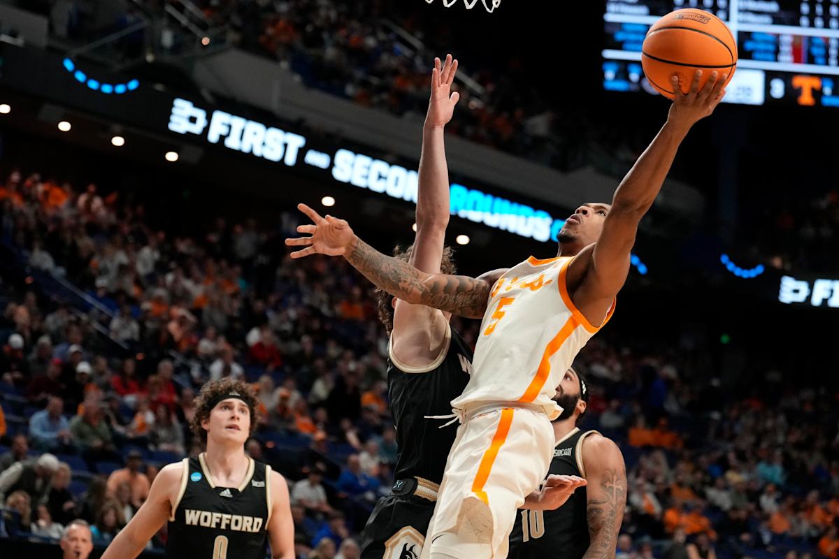 March Madness live updates, scores, bracket, highlights: Wofford vs. Tennessee, Drake vs. Missouri in NCAA tournament