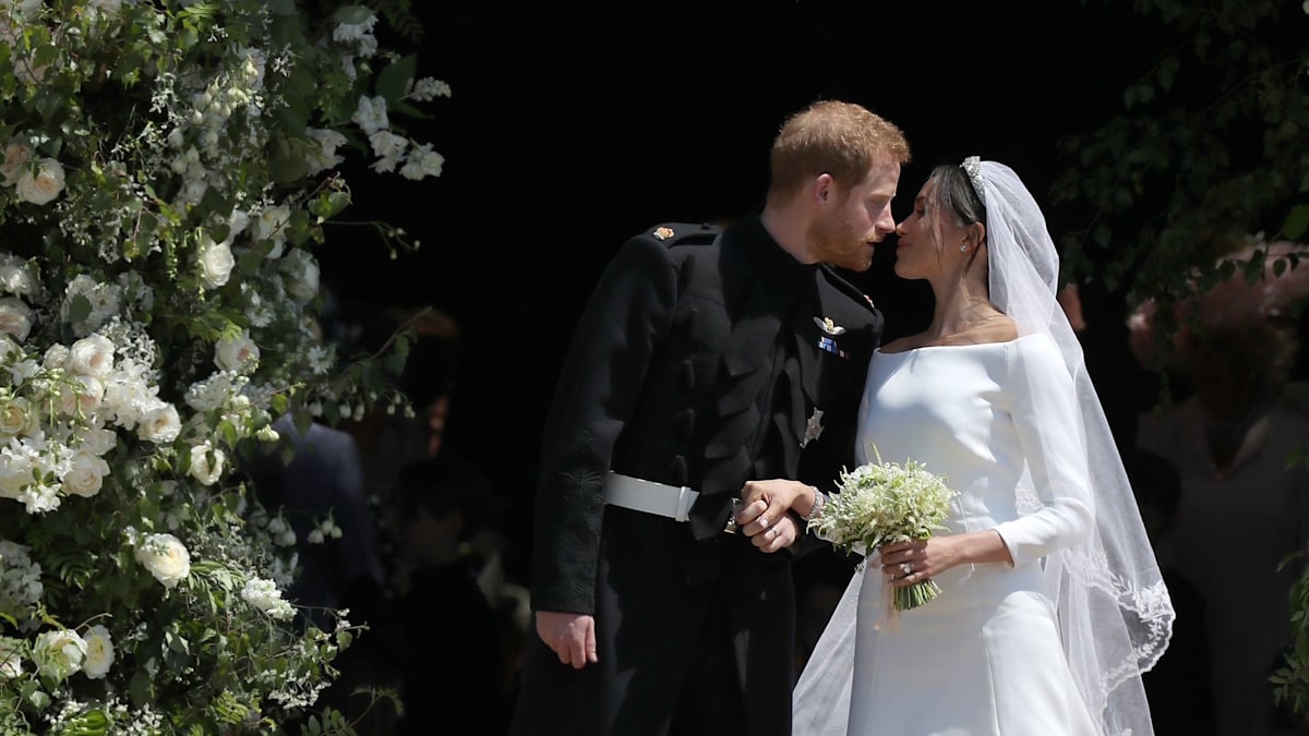 Was Prince William and Kate Middleton's wedding cake maker just inspired by Prince Harry and Meghan Markle?
