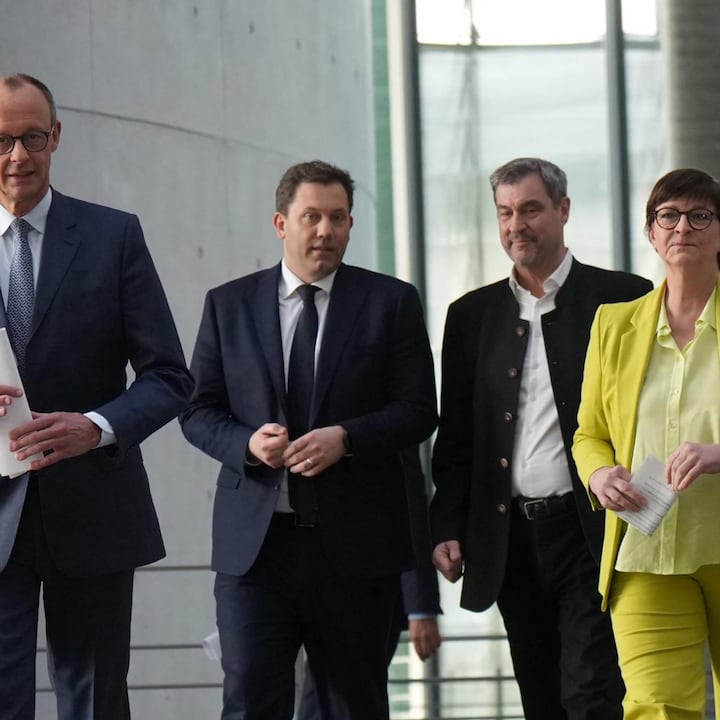 Friedrich Merz, Lars Klingbeil, Markus Söder und Saskia Esken verhandeln den Koalitionsvertrag.