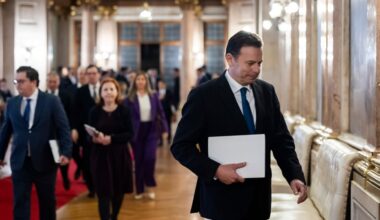 Escrutínio e transparência têm sido "abusivamente invocados" pela oposição, aponta Montenegro