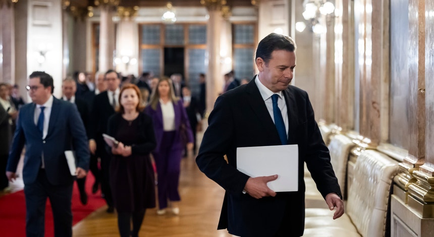 Escrutínio e transparência têm sido "abusivamente invocados" pela oposição, aponta Montenegro