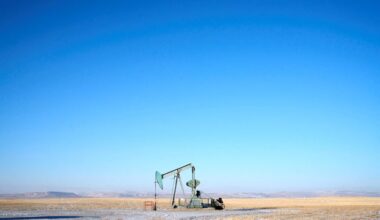 Oil slips after US-Russia agreement on 30-day energy ceasefire